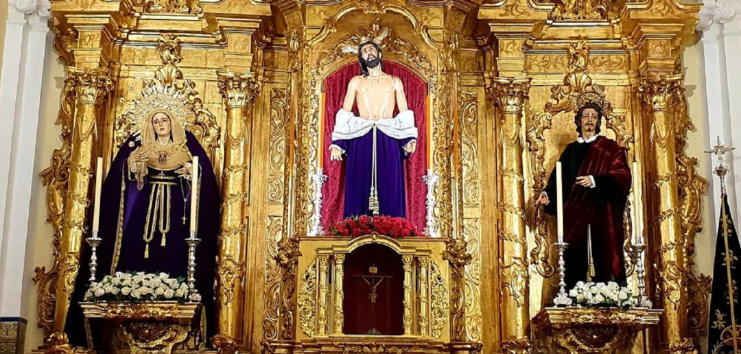 Los titulares de la Hermandad de Jesús Despojado en el altar mayor de su capilla Los titulares de la Hermandad de Jesús Despojado en el altar mayor de su capilla