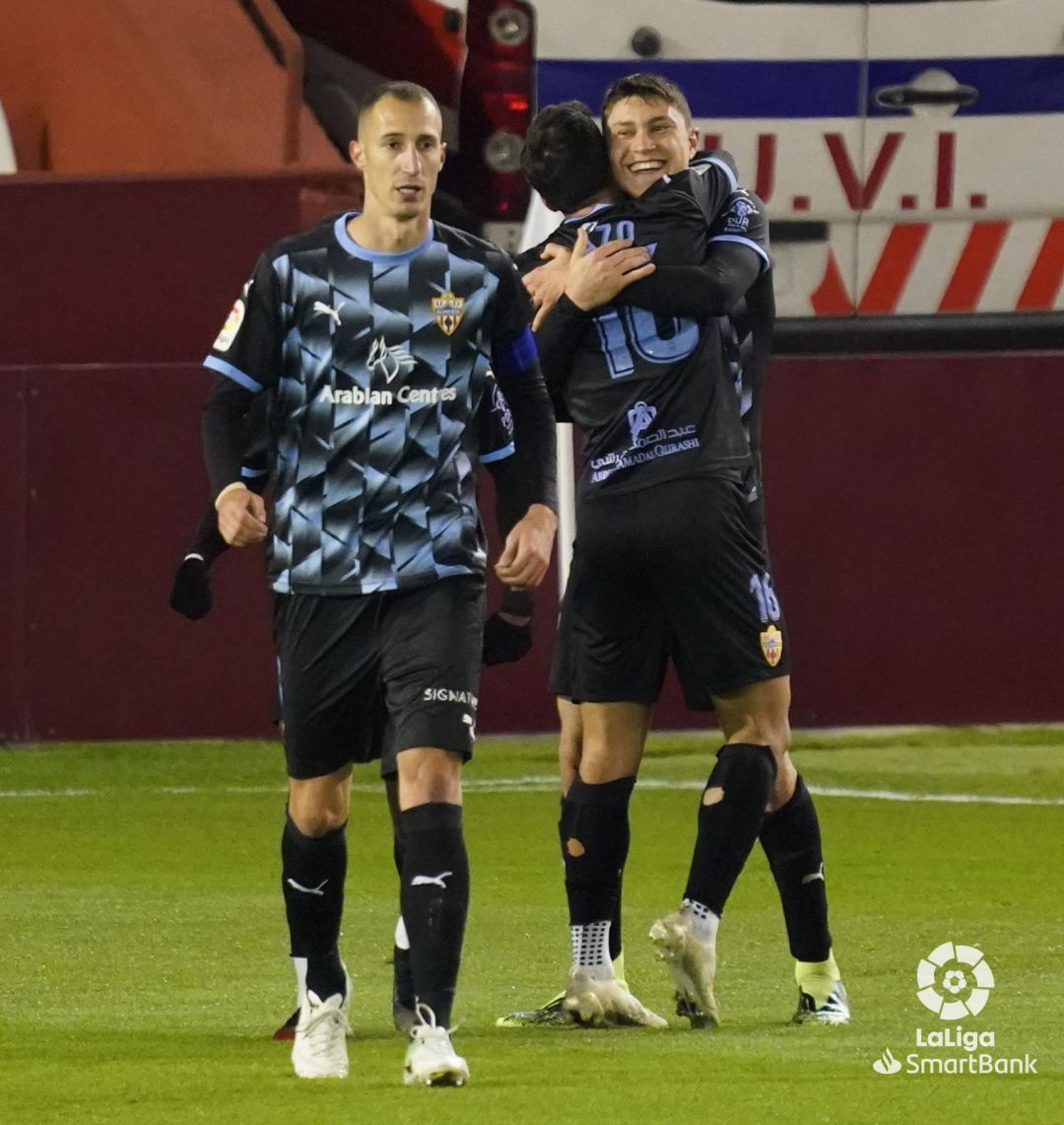 Cuenca se abraza a Lazo. Cuenca se abraza a Lazo.