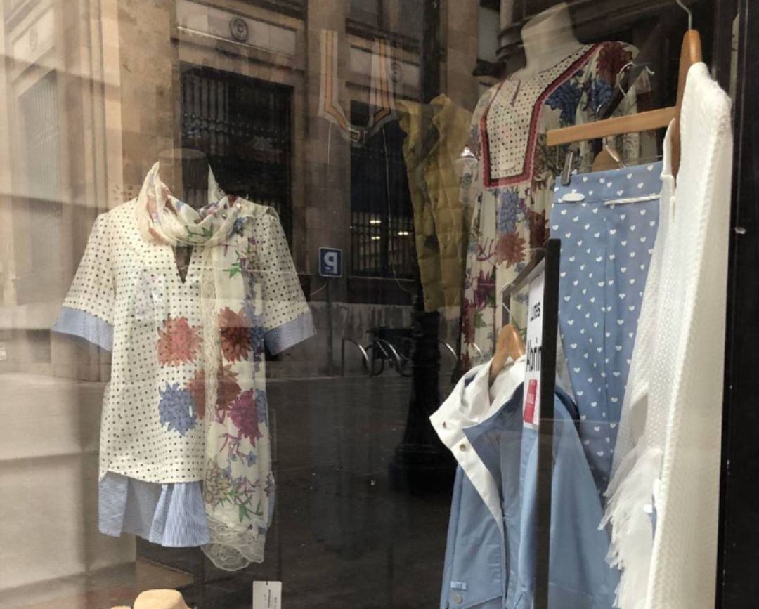 Escaparate de un comercio gijonés. Escaparate de un comercio gijonés.