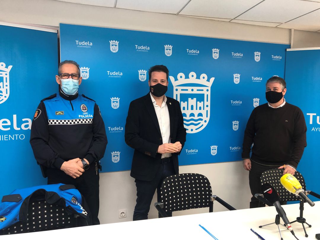 Juan Cruz Ruiz, Jefe de Polícia Local, Alejandro Toquero, alcalde de Tudela y Fernando Ferrer, concejal del Ayuntamiento de Tudela Juan Cruz Ruiz, Jefe de Polícia Local, Alejandro Toquero, alcalde de Tudela y Fernando Ferrer, concejal del Ayuntamiento de Tudela