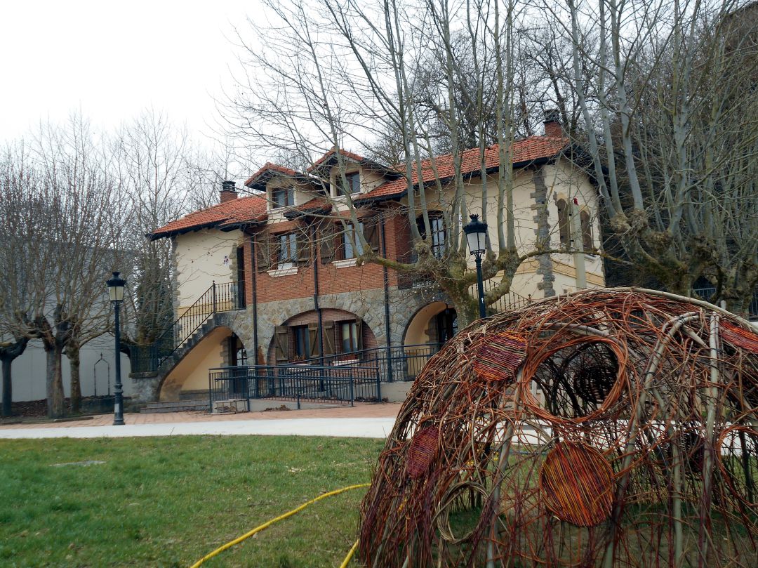 El colegio Waldorf de Trokóniz ha sufrido un fuerte brote de COVID-19 El colegio Waldorf de Trokóniz ha sufrido un fuerte brote de COVID-19