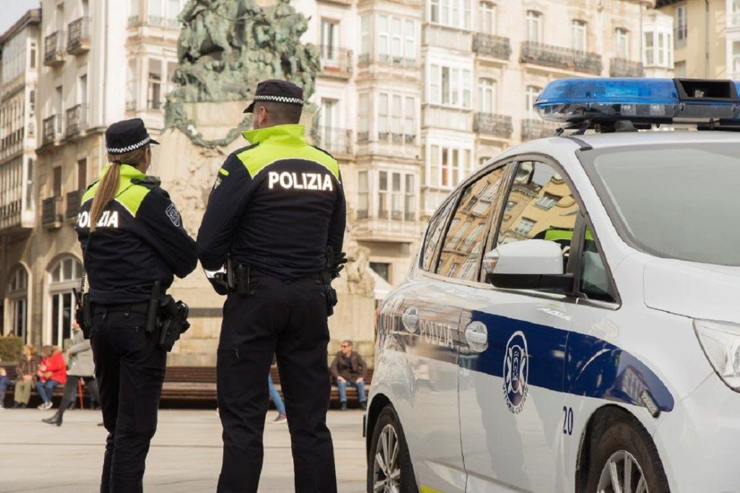 Agentes de la Policía Local de Vitoria Agentes de la Policía Local de Vitoria