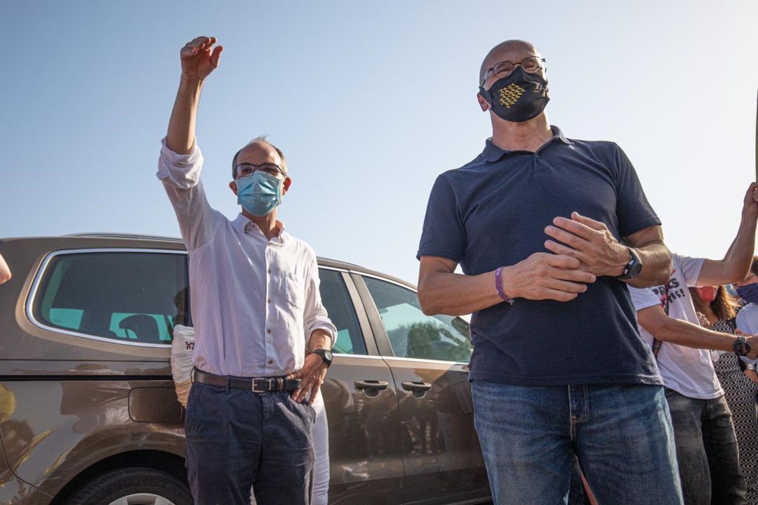 Los exconsellers Raül Romeva y Jordi Turull, antes de entrar en la cárcel de Lledoners tras suspender el juez su tercer grado. A 28 de julio de 2020. Los exconsellers Raül Romeva y Jordi Turull, antes de entrar en la cárcel de Lledoners tras suspender el juez su tercer grado. A 28 de julio de 2020.