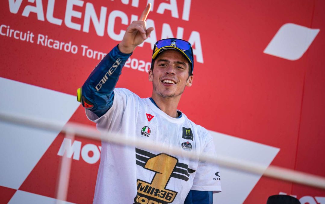 Joan Mir, celebrando su victoria en el Mundial de MotoGP. Joan Mir, celebrando su victoria en el Mundial de MotoGP.