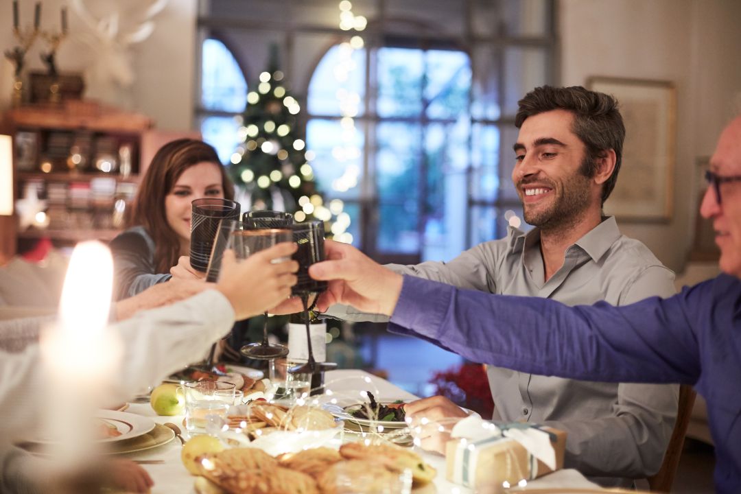 Un experto aconseja en la SER autoconfinarse diez días antes de viajar a casa por Navidad. Un experto aconseja en la SER autoconfinarse diez días antes de viajar a casa por Navidad.