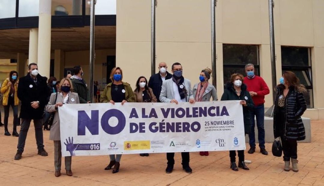 Un momento de la concentración en La Línea. Un momento de la concentración en La Línea.