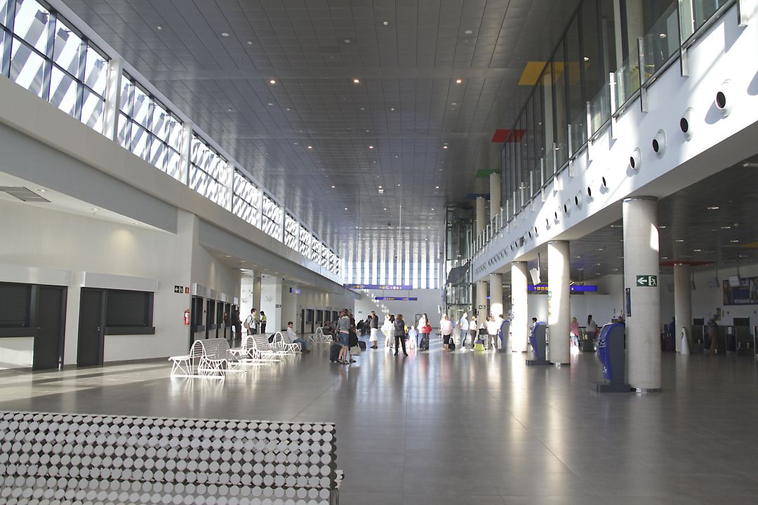 El aeropuerto de Castellón renuncia a la conexión con Marsella durante los próximos dos años y sustituirá esta línea por un vuelo con Bilbao entre los meses de junio y septiembre
El aeropuerto de Castellón renuncia a la conexión con Marsella durante los próximos dos años y sustituirá esta línea por un vuelo con Bilbao entre los meses de junio y septiembre