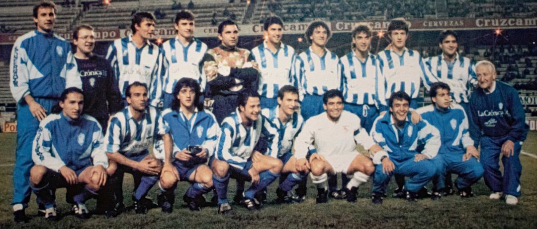 El día que la Ponferradina inmortalizó su encuentro con Maradona El día que la Ponferradina inmortalizó su encuentro con Maradona