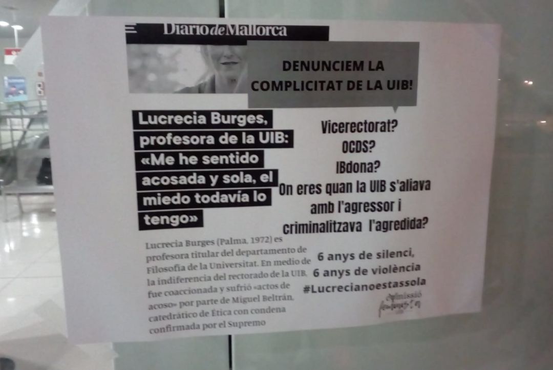 Carteles de apoyo a la profesora coaccionada en la UIB Carteles de apoyo a la profesora coaccionada en la UIB