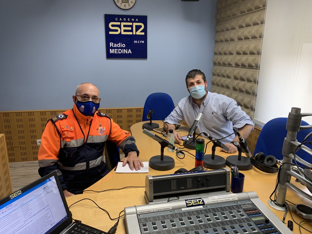 El coordinador de Protección Civil y el concejal del área repasan la labor de estos voluntarios El coordinador de Protección Civil y el concejal del área repasan la labor de estos voluntarios