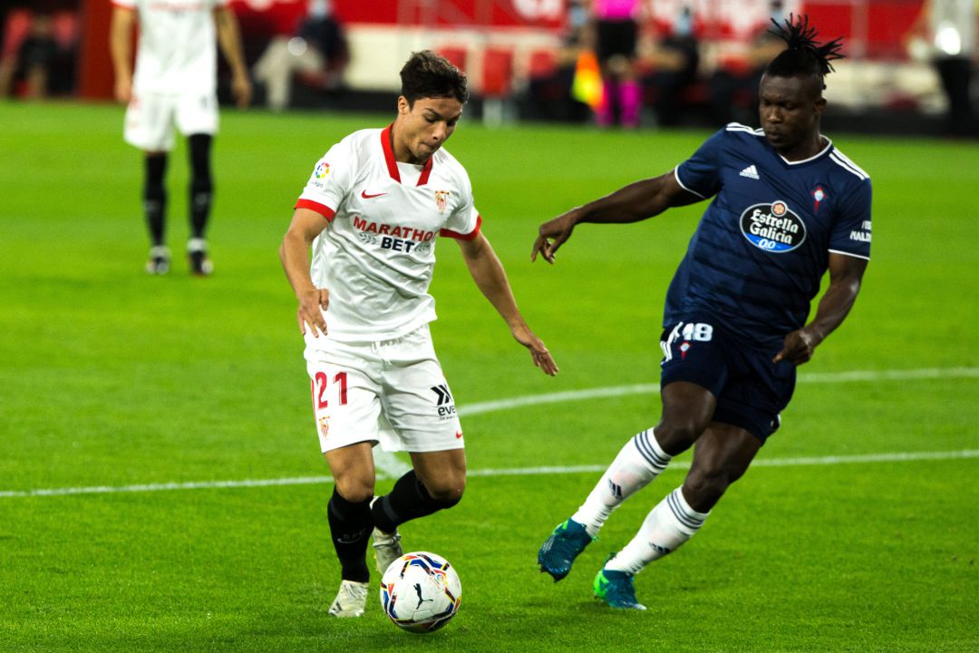 Aidoo ante Oliver Torres durante el partido del Sánchez Pizjuán Aidoo ante Oliver Torres durante el partido del Sánchez Pizjuán