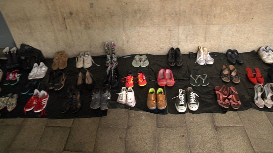 Zapatos para recordar a las mujeres asesinadas en lo que va de año a manos de los hombres Zapatos para recordar a las mujeres asesinadas en lo que va de año a manos de los hombres