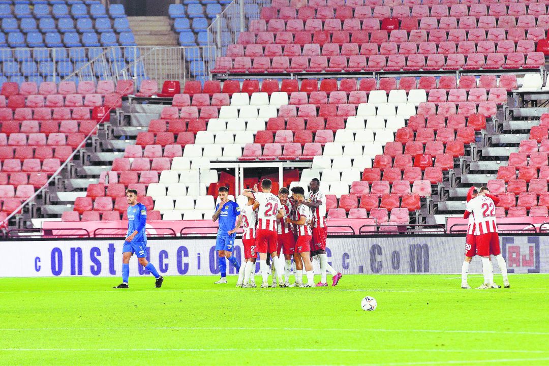 El Almería quiere seguir sonriendo en la Liga. El Almería quiere seguir sonriendo en la Liga.