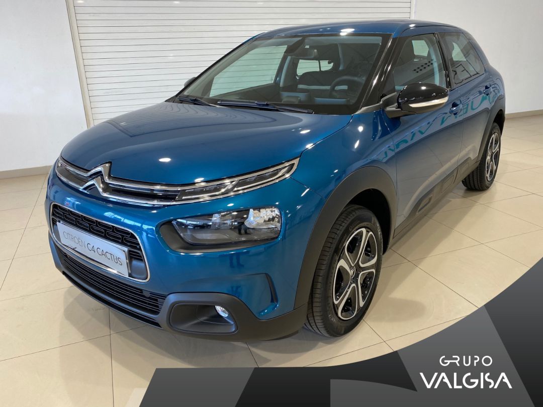 Uno de los coches expuestos en el concesionario. Uno de los coches expuestos en el concesionario.