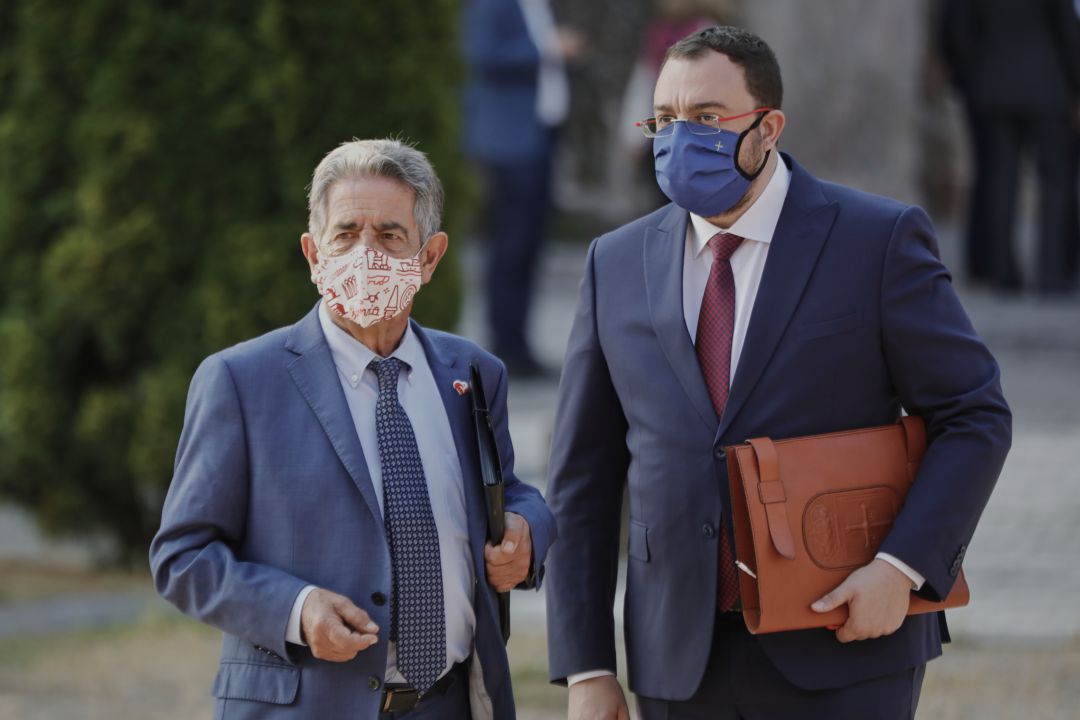 Miguel Ángel Revilla junto a su homólogo asturiano, Adrián Barbón, durante la reunion de presidentes el pasado mes de julio. Miguel Ángel Revilla junto a su homólogo asturiano, Adrián Barbón, durante la reunion de presidentes el pasado mes de julio.