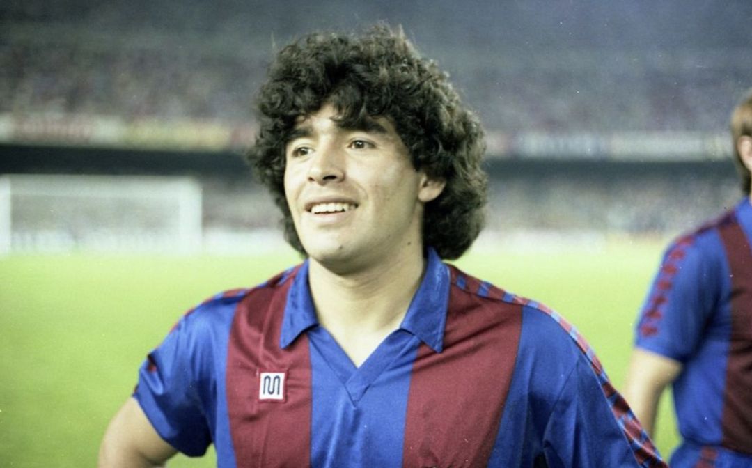 Maradona amb la samarreta del Barça. Maradona amb la samarreta del Barça.