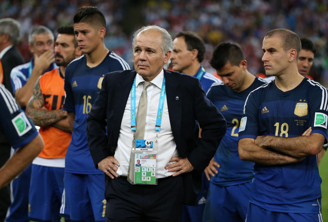Alejandro Sabella, seleccionador argentino tras perder la final ante Alemania en el Mundial de Brasil, 2014. Alejandro Sabella, seleccionador argentino tras perder la final ante Alemania en el Mundial de Brasil, 2014.