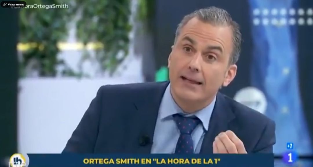 Ortega Smith durante el rifirrafe con el periodista de 'El País' Ortega Smith durante el rifirrafe con el periodista de 'El País'