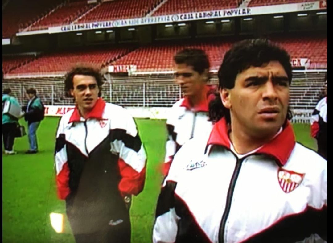 Maradona y Miguel, en el Sevilla FC Maradona y Miguel, en el Sevilla FC