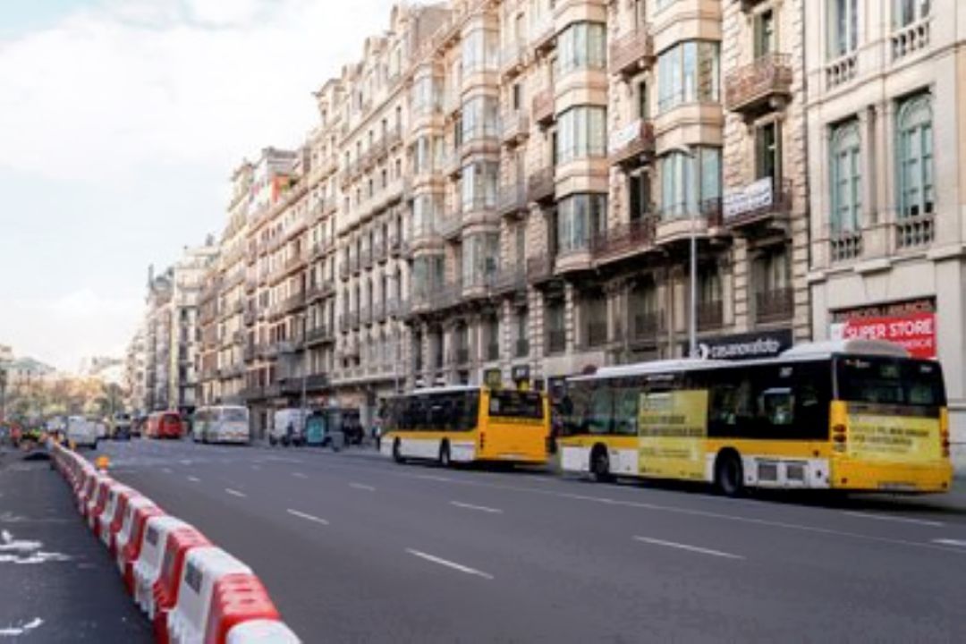 Autobusos interurbans a la ronda Universitat de Barcelona Autobusos interurbans a la ronda Universitat de Barcelona