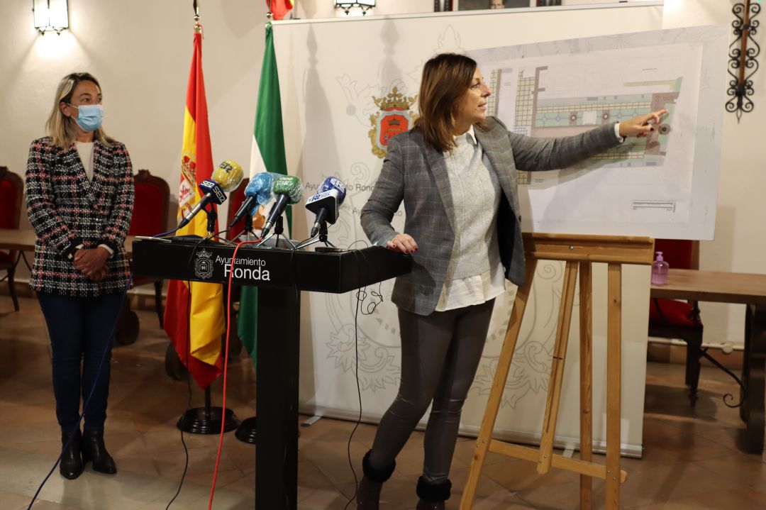 La alcaldesa de Ronda, Mª Paz Fernández, ha presentado el proyecto de remodelación de la Alameda del Tajo La alcaldesa de Ronda, Mª Paz Fernández, ha presentado el proyecto de remodelación de la Alameda del Tajo