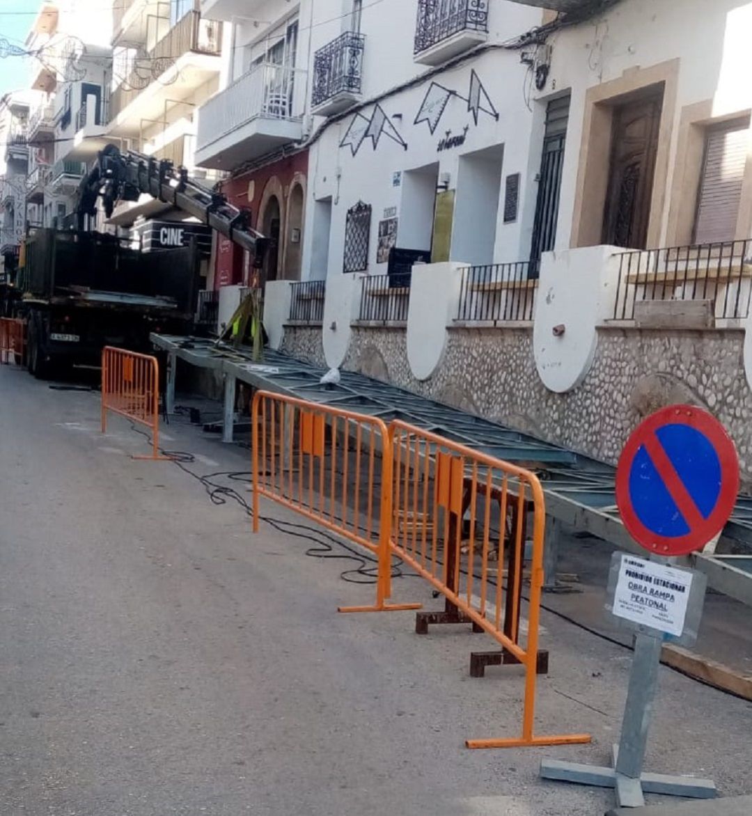 Instalación de la rampa desmontable. Instalación de la rampa desmontable.