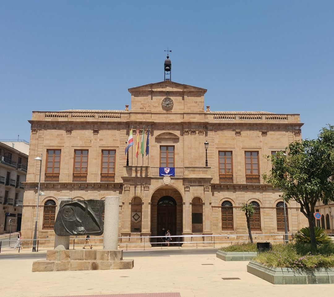 Fachada Ayuntamiento Linares (archivo). Fachada Ayuntamiento Linares (archivo).