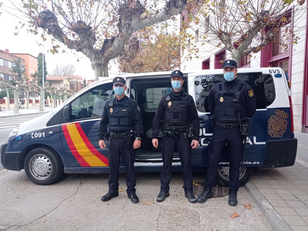 Migual, Jorge y Javier, los tres policías nacionales que salvaron la vida de un bebé en Palencia Migual, Jorge y Javier, los tres policías nacionales que salvaron la vida de un bebé en Palencia