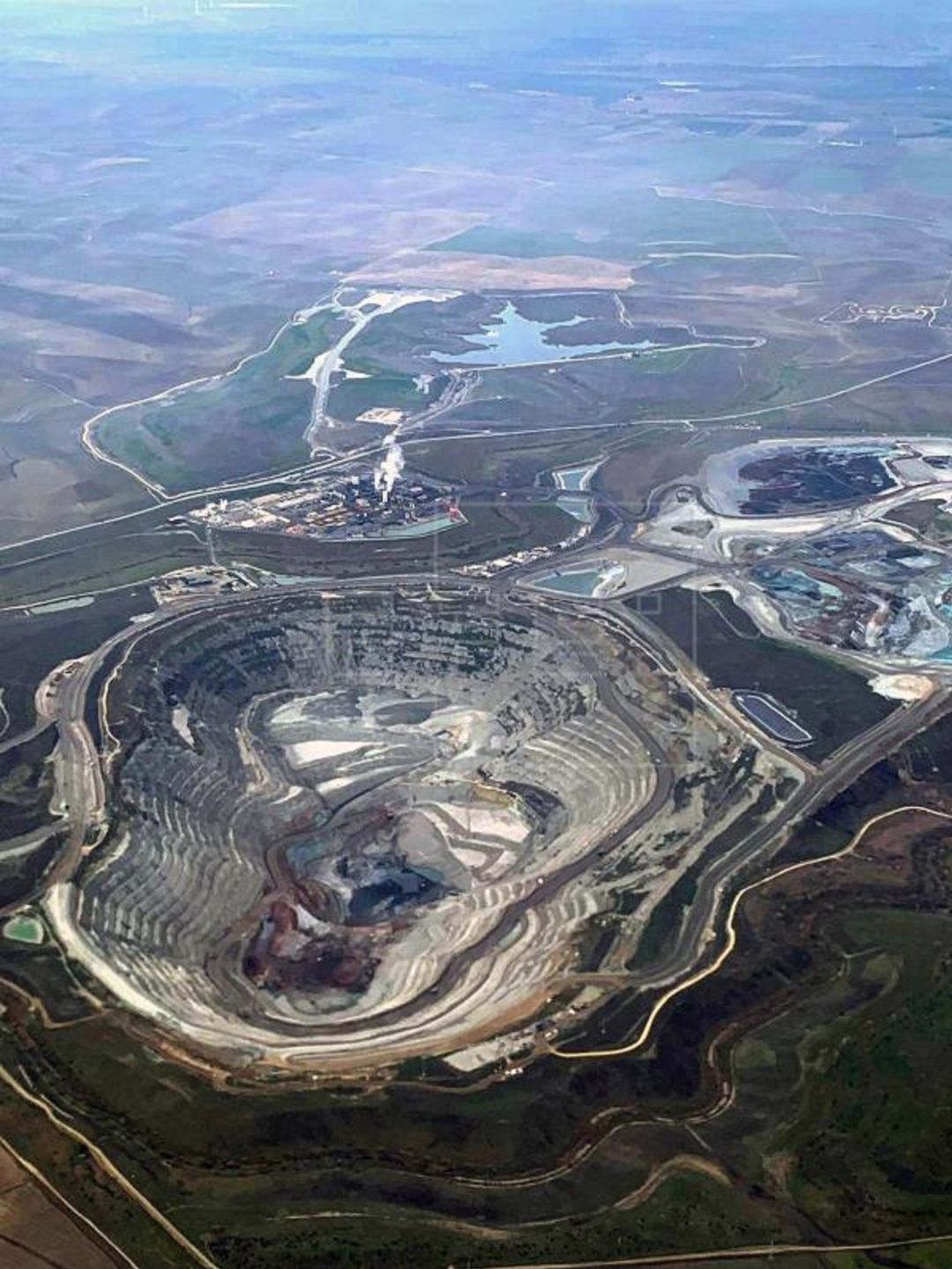 Imagen aérea de la mina de Cobre las Cruces en Gerena. Imagen aérea de la mina de Cobre las Cruces en Gerena.