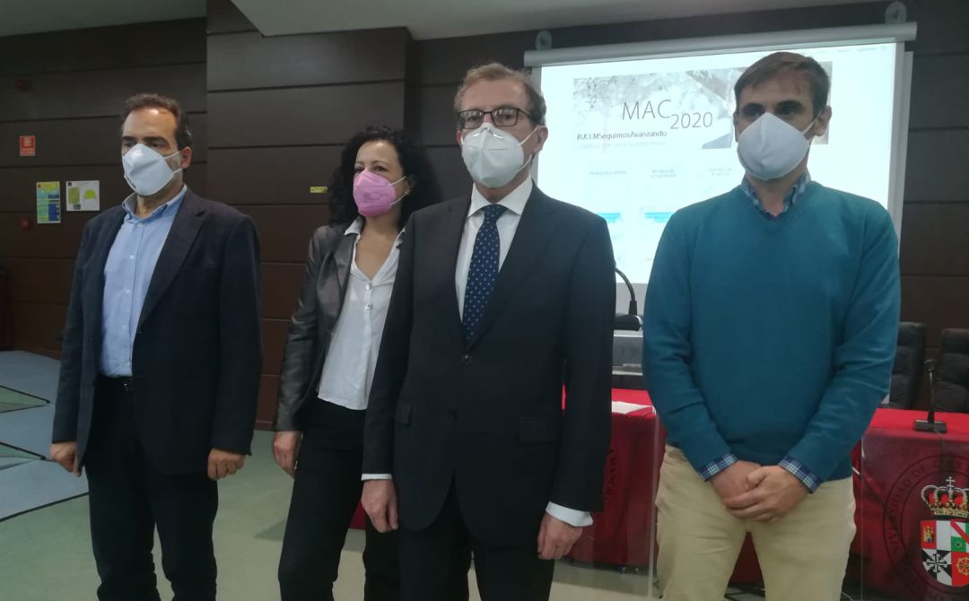Nuevas caras del Consejo de Dirección en el Campus de Ciudad Real junto al candidato a Rector, Miguel Ángel Collado Nuevas caras del Consejo de Dirección en el Campus de Ciudad Real junto al candidato a Rector, Miguel Ángel Collado