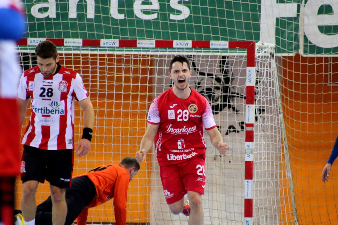Sergio López celebra un gol de Cuenca Sergio López celebra un gol de Cuenca