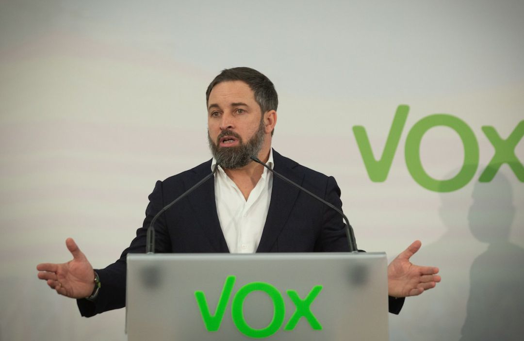 El presiente de Vox, Santiago Abascal, pidiendo a la Armada española el "bloqueo naval" de Canarias frente a la "crisis migratoria": El presiente de Vox, Santiago Abascal, pidiendo a la Armada española el "bloqueo naval" de Canarias frente a la "crisis migratoria":