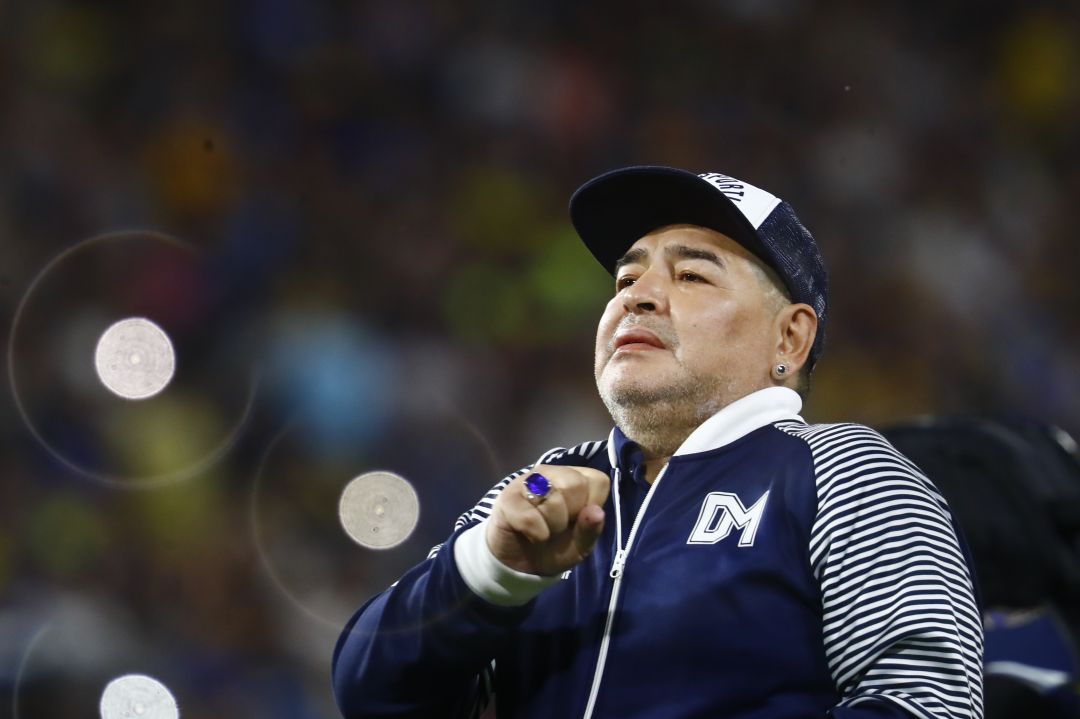 Diego Armando Maradona durante un partido entre el Boca Juniors y el Gimnasia y Esgrima La Plata, 2020. Diego Armando Maradona durante un partido entre el Boca Juniors y el Gimnasia y Esgrima La Plata, 2020.