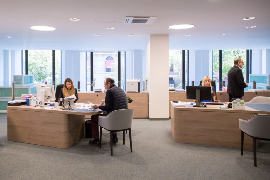 Una oficina de un banco en Barcelona Una oficina de un banco en Barcelona