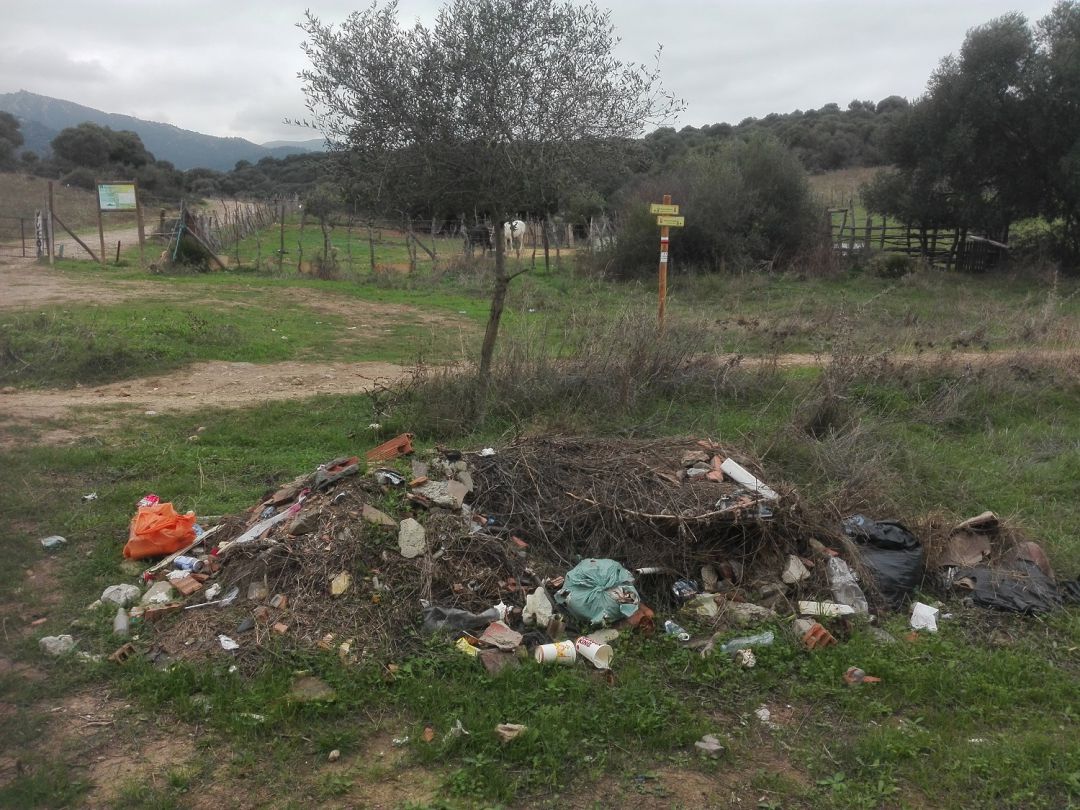Escombros en la zona. Escombros en la zona.