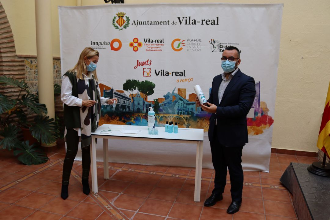 Vila-real reparte 12.000 mascarillas y 4.000 envases de spray desinfectante en centros educativos. Vila-real reparte 12.000 mascarillas y 4.000 envases de spray desinfectante en centros educativos.