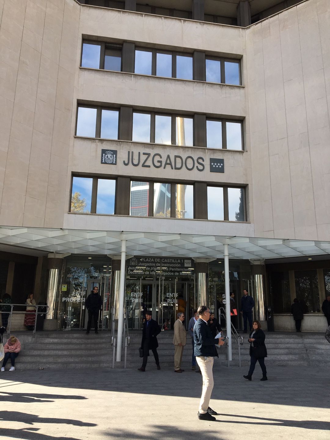Acceso principal a la sede de los juzgados de instrucción y primera instancia de Madrid Acceso principal a la sede de los juzgados de instrucción y primera instancia de Madrid