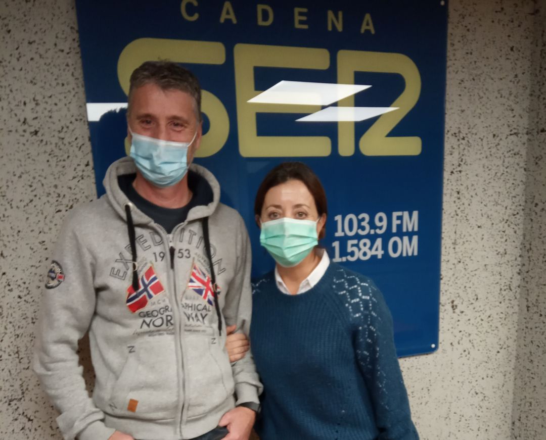 Juan Carlos Ares, ha sido paciente Covid, y Mercedes Hernández, médica de familia. Juan Carlos Ares, ha sido paciente Covid, y Mercedes Hernández, médica de familia.