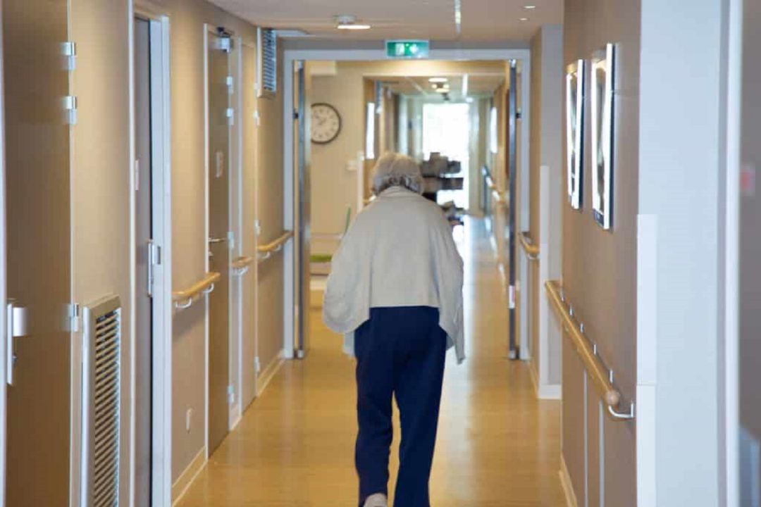 Anciana en un hospital Anciana en un hospital