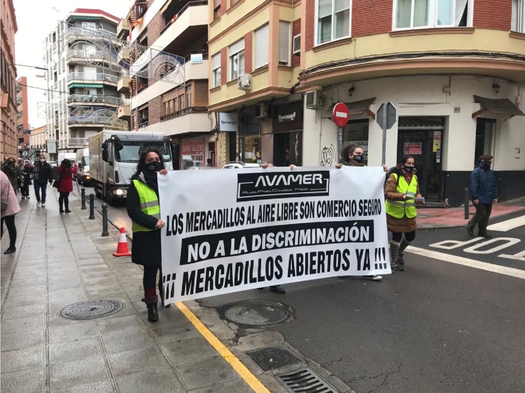 Los vendedores de mercadillos se han manifestado en vehículos por las calles de Ciudad Real Los vendedores de mercadillos se han manifestado en vehículos por las calles de Ciudad Real