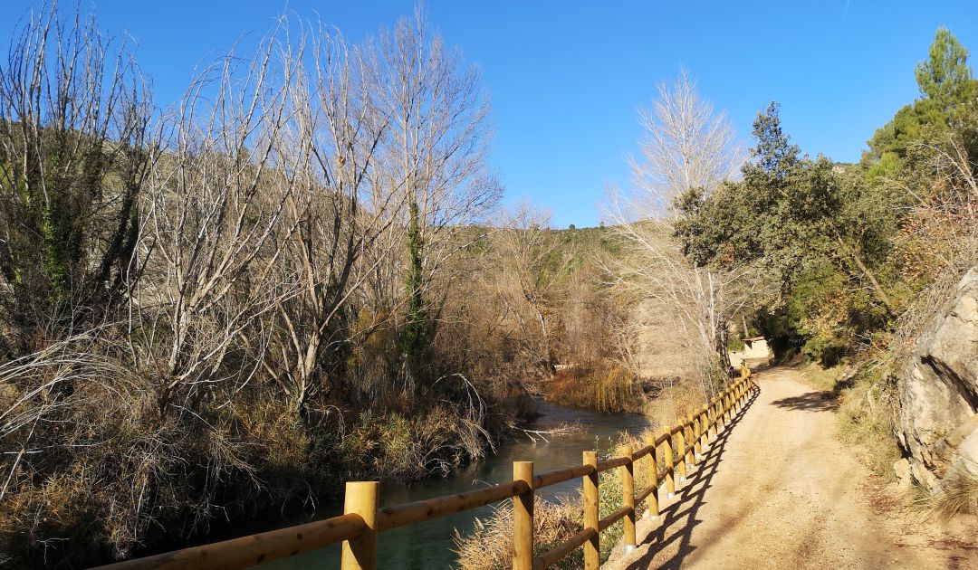De camino a la Playeta de Víllora (Cuenca). De camino a la Playeta de Víllora (Cuenca).