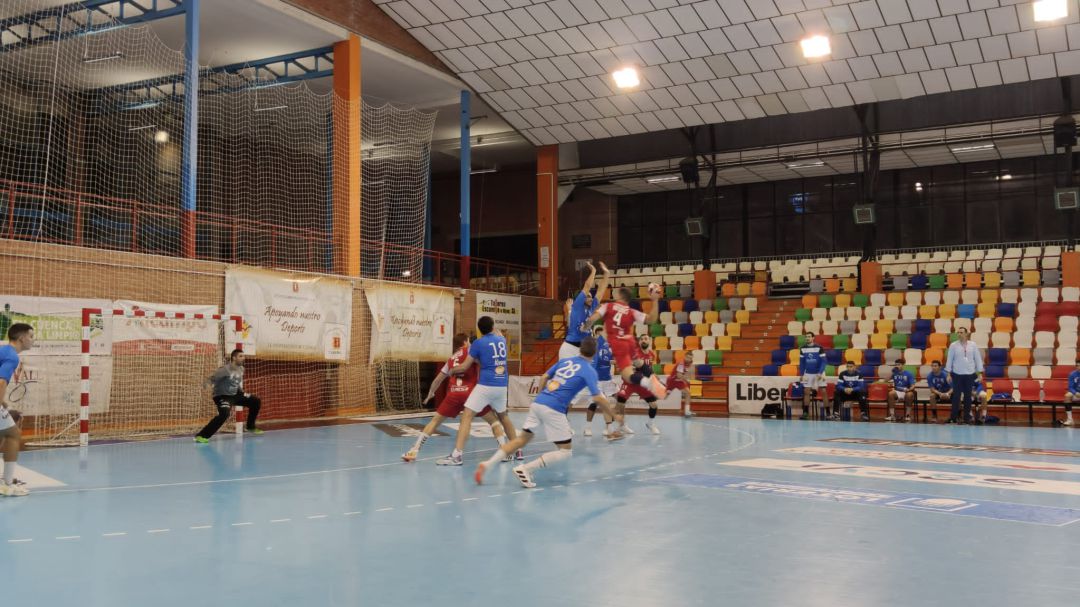 Simonet lanza a portería Simonet lanza a portería