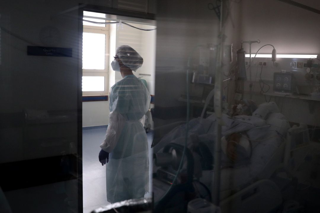 Unidad de cuidados intensivos en el hospital Santa Maria de Lisboa Unidad de cuidados intensivos en el hospital Santa Maria de Lisboa