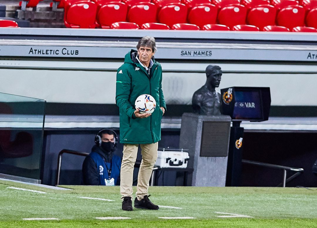 Manuel Pellegrini, durante el transcurso del partido en San Mamés Manuel Pellegrini, durante el transcurso del partido en San Mamés
