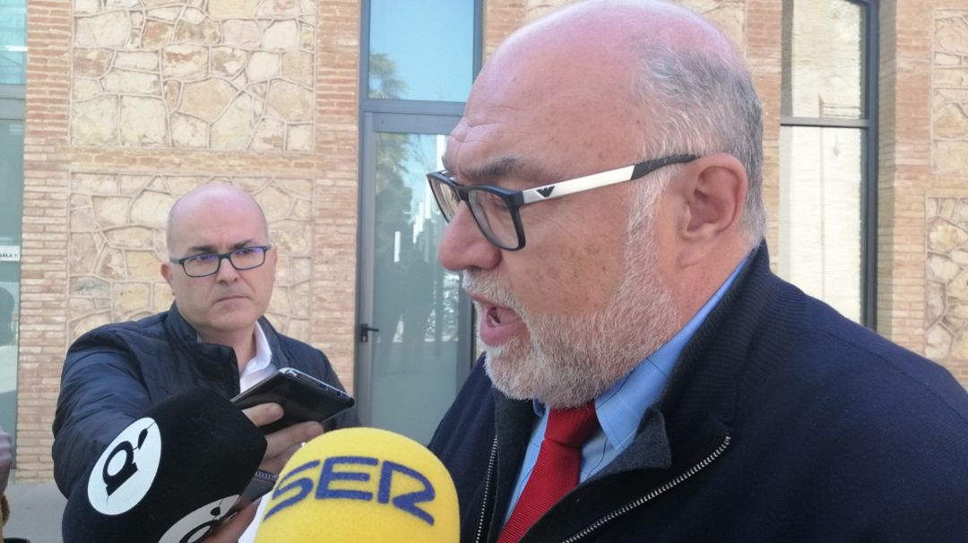 El exsecretario autonómico de Agricultura, del PSPV, en una imagen de archivo durante unas declaraciones a los medios de comunicación. El exsecretario autonómico de Agricultura, del PSPV, en una imagen de archivo durante unas declaraciones a los medios de comunicación.