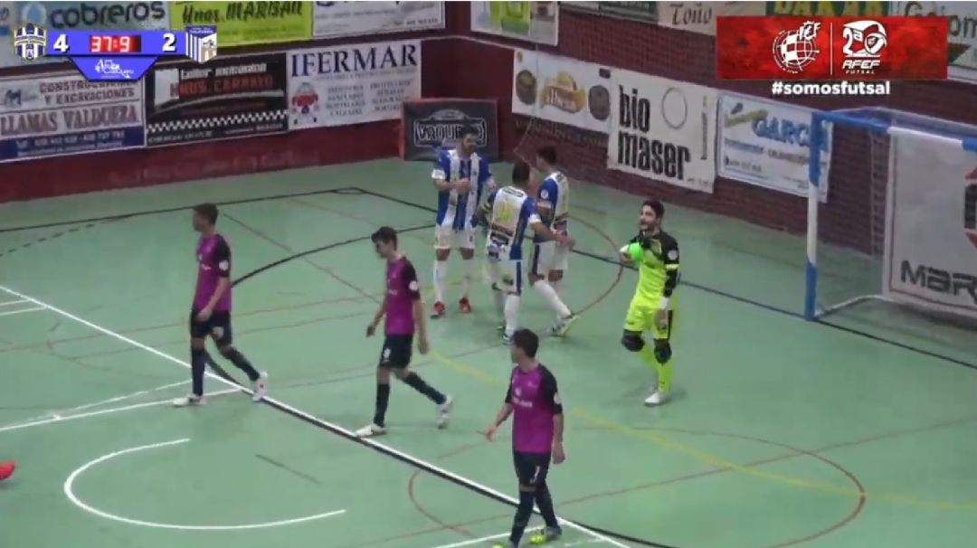 Los benaventanos celebran el último tanto del partido Los benaventanos celebran el último tanto del partido
