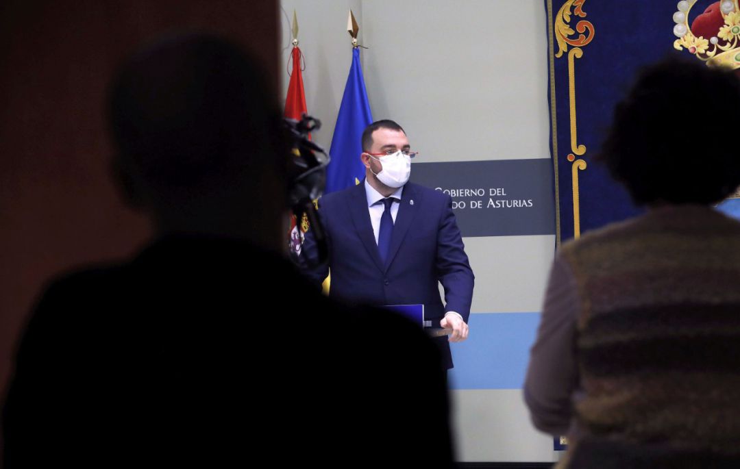 El presidente del Principado, Adrián Barbón, durante una rueda de prensa. El presidente del Principado, Adrián Barbón, durante una rueda de prensa.