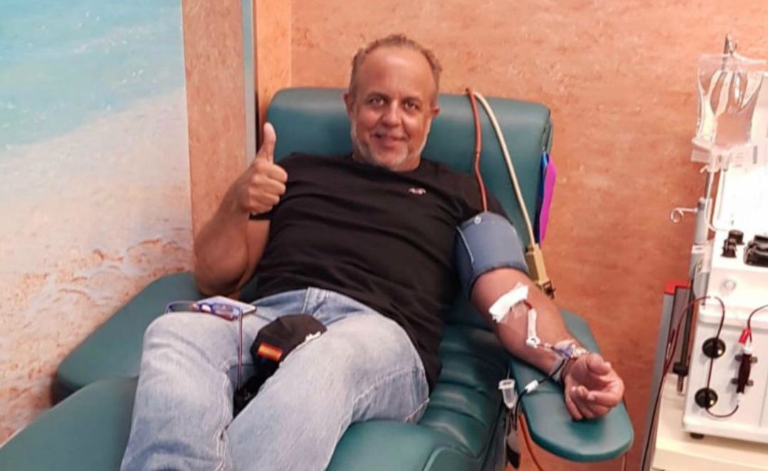 Juan Carlos Valdivia, técnico superior en Análisis Clínico del Hospital Regional, durante la donación de plasma hiperinmune Juan Carlos Valdivia, técnico superior en Análisis Clínico del Hospital Regional, durante la donación de plasma hiperinmune