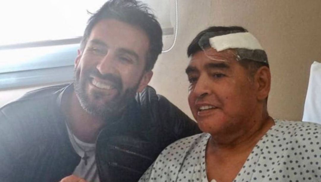 Diego Armando Maradona, junto a su médico Leopoldo Luque. Diego Armando Maradona, junto a su médico Leopoldo Luque.