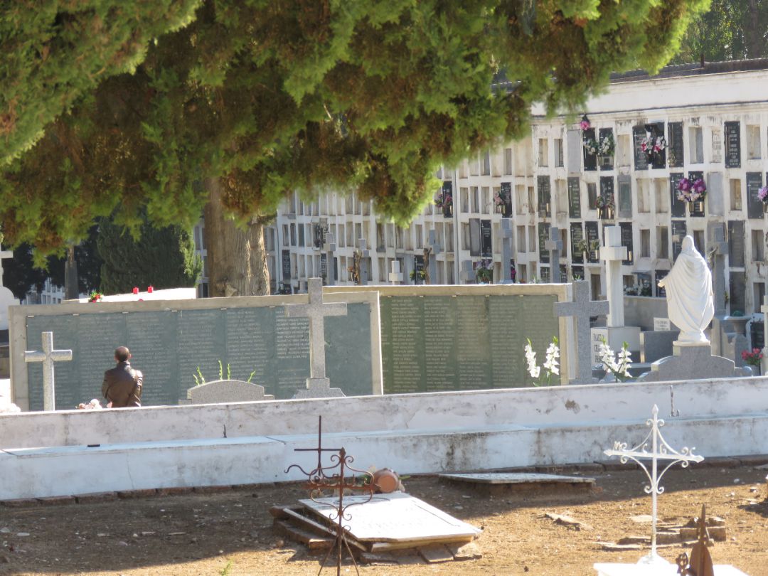 Muros de la Memoria del Cementerio de La Salud en Córdoba Muros de la Memoria del Cementerio de La Salud en Córdoba